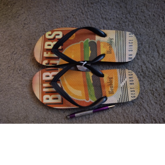 BNWT -WEMBLEY - BURGERS - FLIP FLOPS - L-XL - Picture 5 of 5